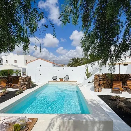 Casitas Santa Rita Adults Only Oasis With Heated Pool & Private Patios Guatiza